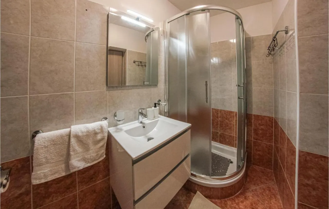 Gorgeous Apartment In Lovrecica With Kitchen 0*, Lovrečica